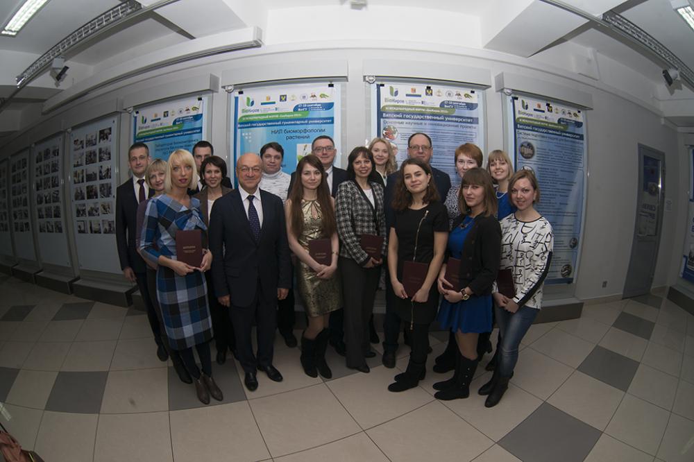Нанолек и ВятГУ отметили первых выпускников программы «Разработка иммунобиологических препаратов и технологий их производства»